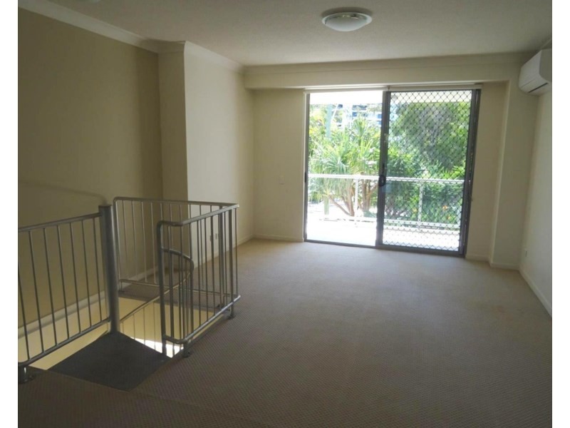 18/12 – 18 Bayview Street, Runaway Bay QLD 4216