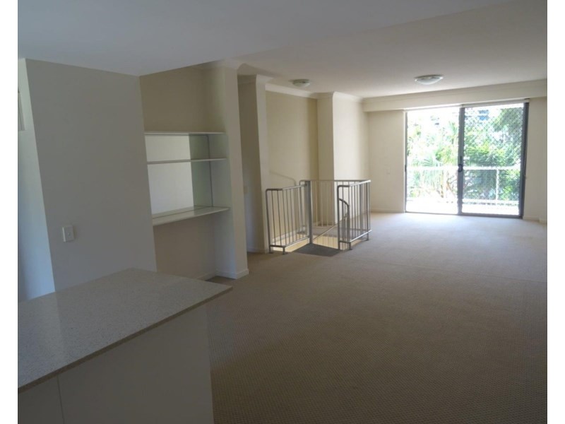 18/12 – 18 Bayview Street, Runaway Bay QLD 4216