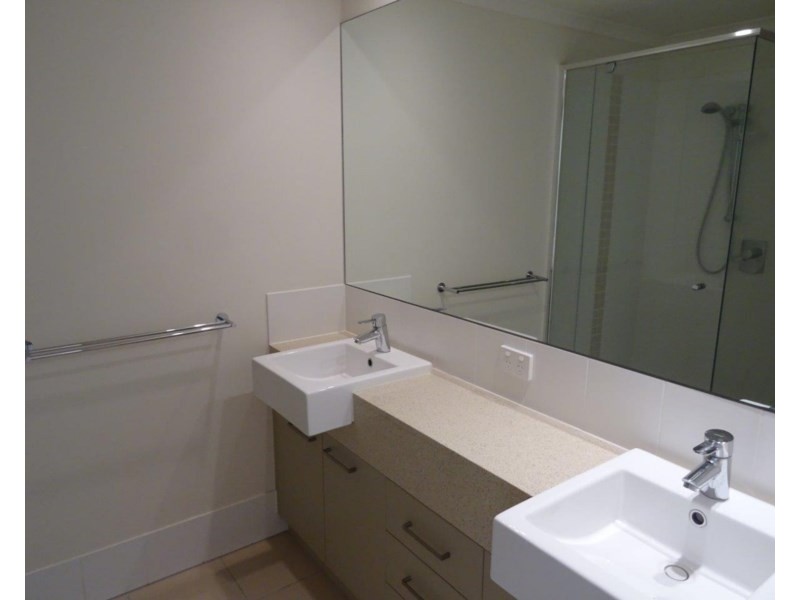 18/12 – 18 Bayview Street, Runaway Bay QLD 4216