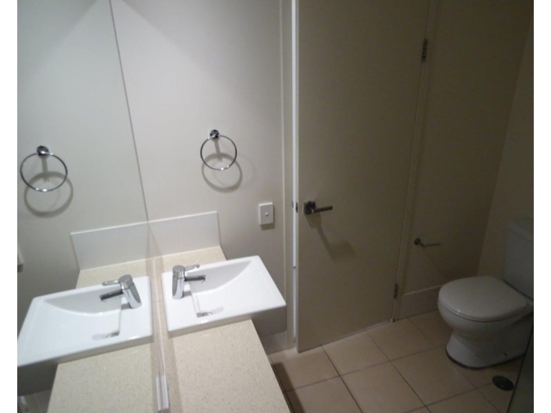 18/12 – 18 Bayview Street, Runaway Bay QLD 4216