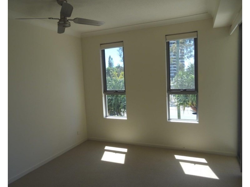 18/12 – 18 Bayview Street, Runaway Bay QLD 4216