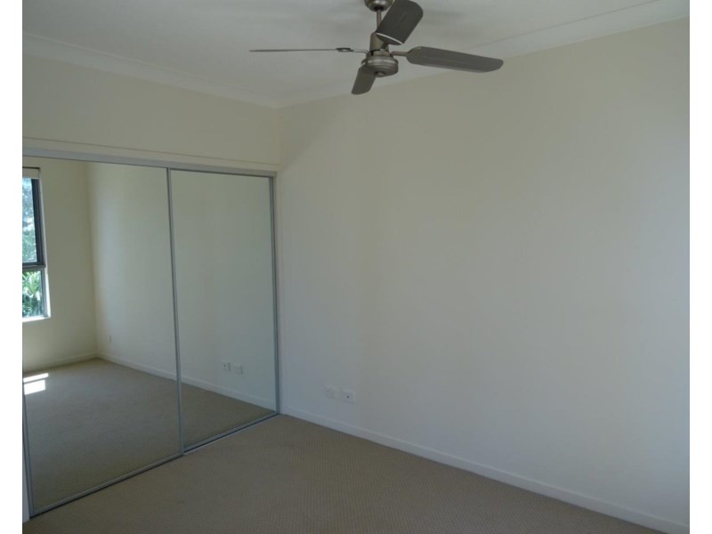 18/12 – 18 Bayview Street, Runaway Bay QLD 4216