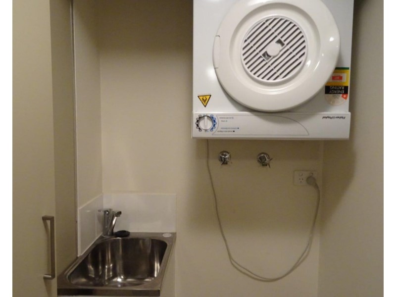 18/12 – 18 Bayview Street, Runaway Bay QLD 4216