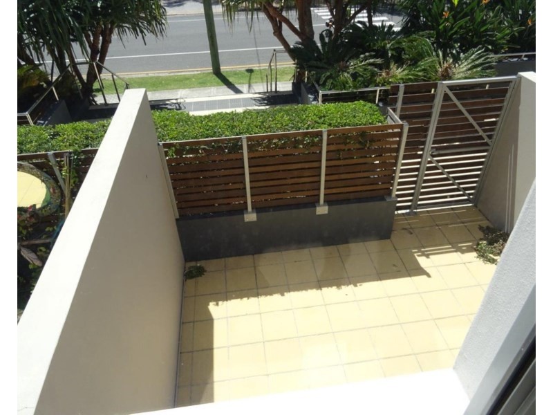 18/12 – 18 Bayview Street, Runaway Bay QLD 4216