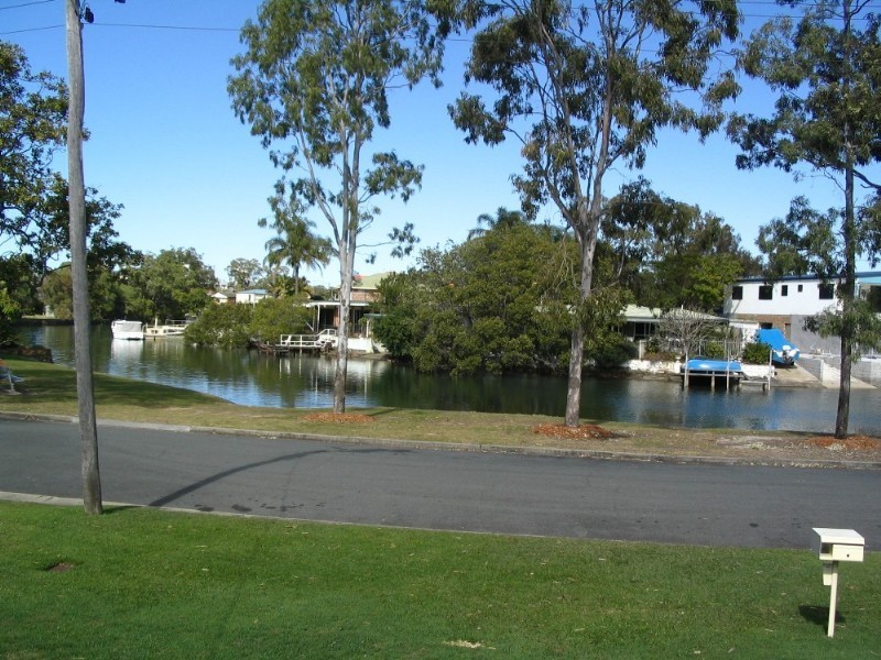 9 Kilmartin Esplanade, Biggera Waters QLD 4216