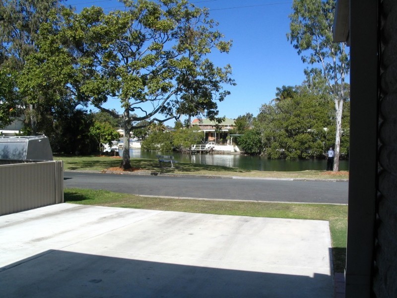 9 Kilmartin Esplanade, Biggera Waters QLD 4216