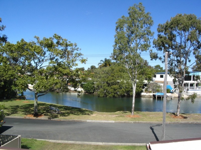 9 Kilmartin Esplanade, Biggera Waters QLD 4216