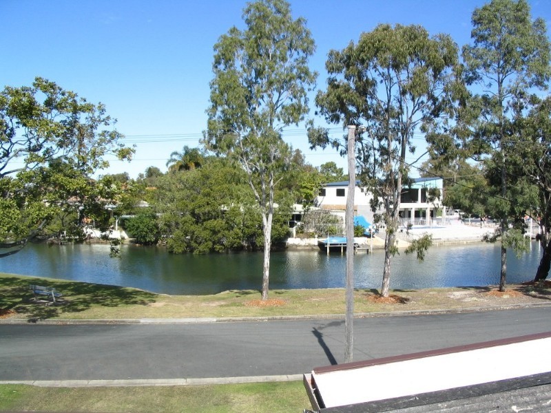 9 Kilmartin Esplanade, Biggera Waters QLD 4216