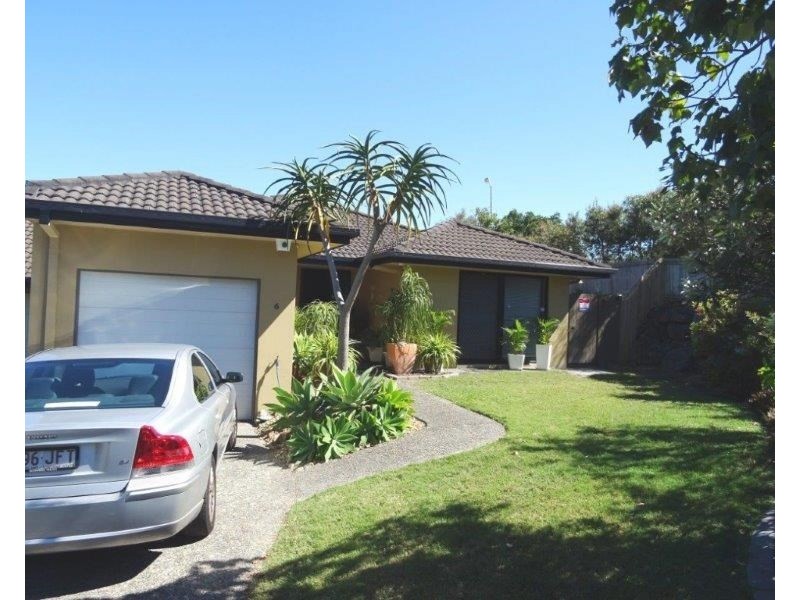 6/136 Pacific Pines Boulevard, Pacific Pines QLD 4211