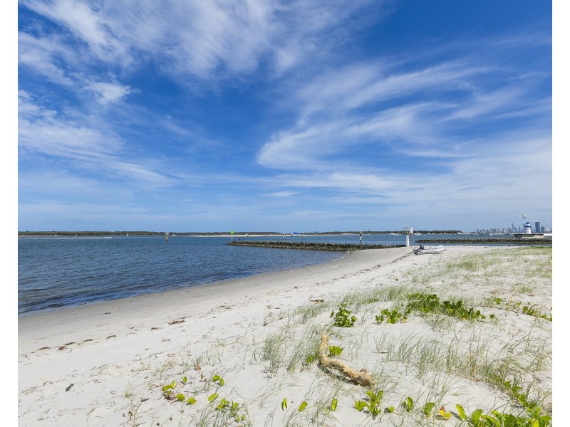 2/53 Bayview Street, Runaway Bay QLD 4216