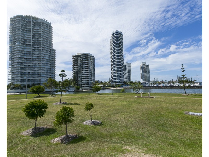 2/53 Bayview Street, Runaway Bay QLD 4216