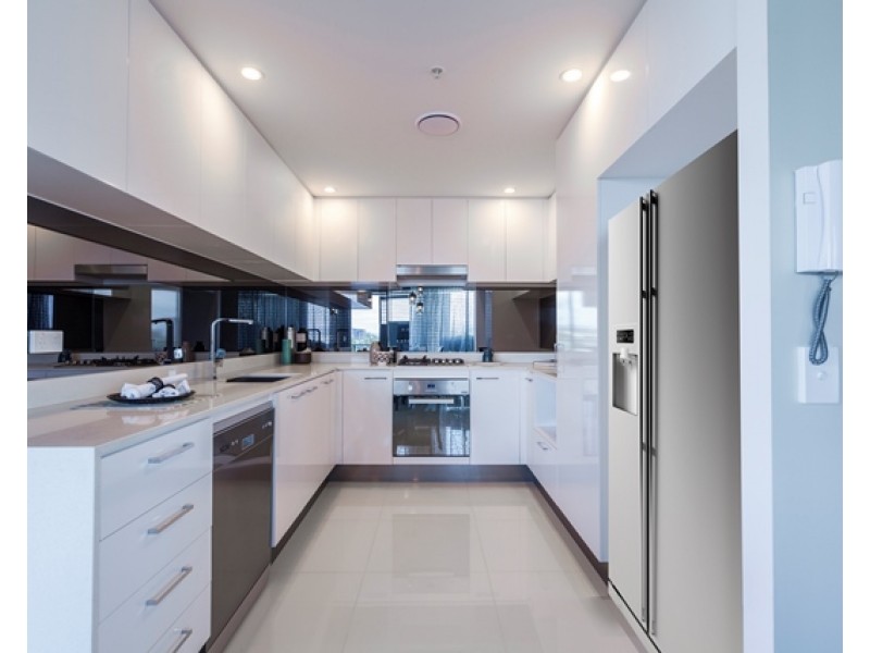 5 Harbourside Court, Biggera Waters QLD 4216