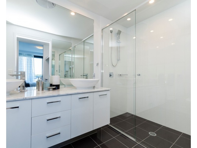 5 Harbourside Court, Biggera Waters QLD 4216