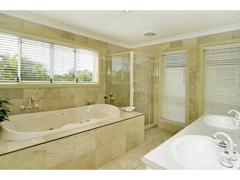 11 Prosperity Drive, Helensvale QLD 4212