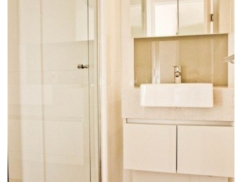 P1/28 Bayview Street, Runaway Bay QLD 4216