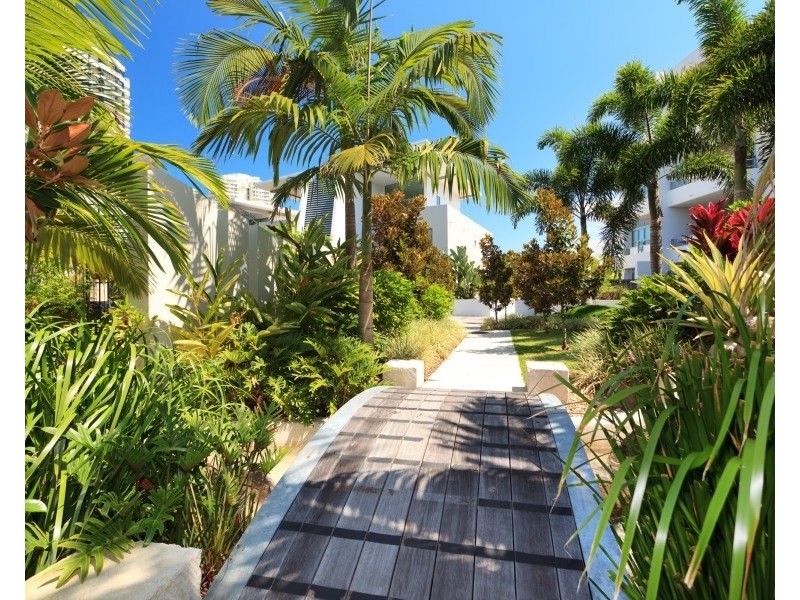 P1/28 Bayview Street, Runaway Bay QLD 4216