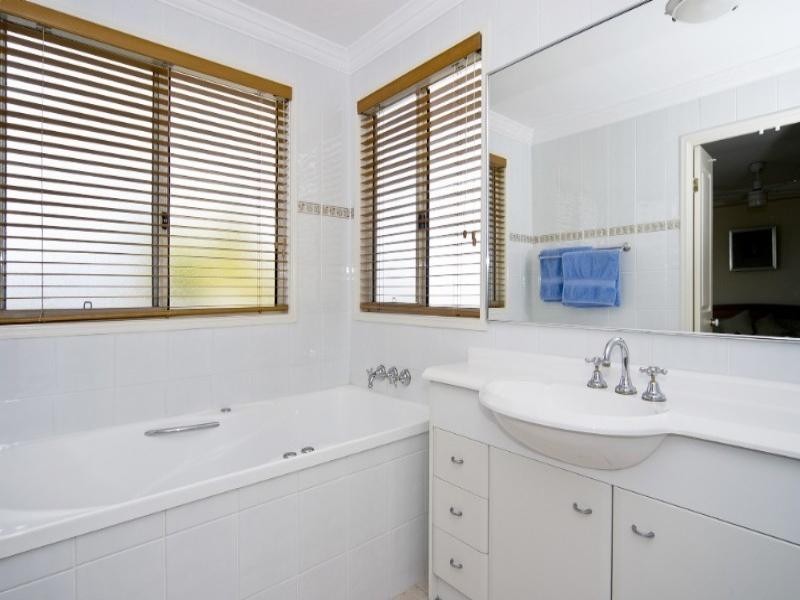 24/82 Limetree Parade, Runaway Bay QLD 4216