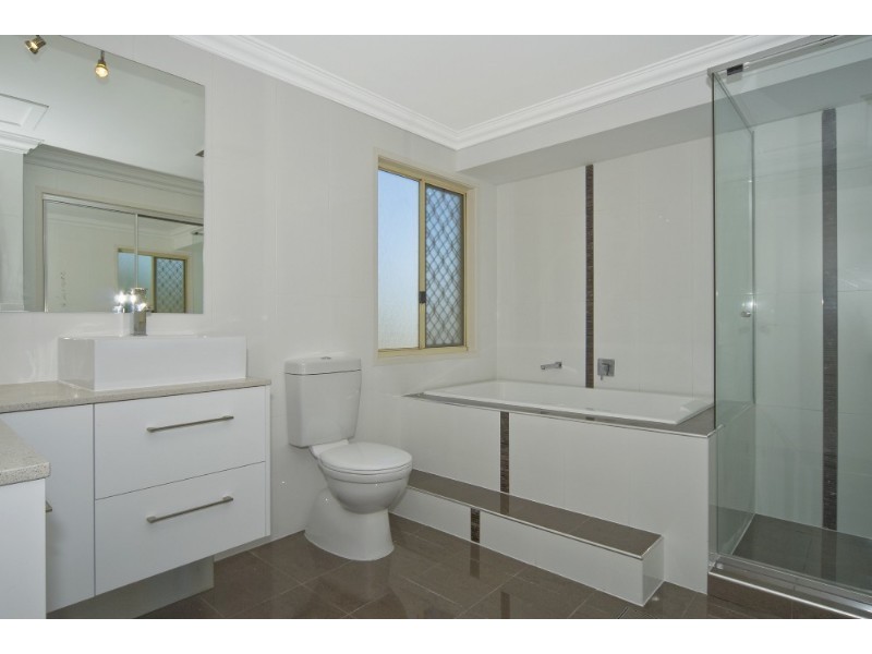 5 Smugglers Place, Runaway Bay QLD 4216