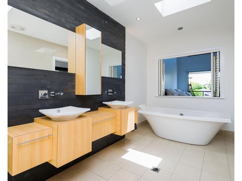 1/10 Rouen Avenue, Paradise Point QLD 4216