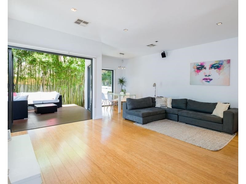 1/10 Rouen Avenue, Paradise Point QLD 4216
