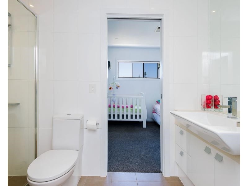 1/10 Rouen Avenue, Paradise Point QLD 4216