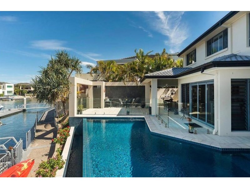 8 Kensington Mews, Sovereign Islands QLD 4216