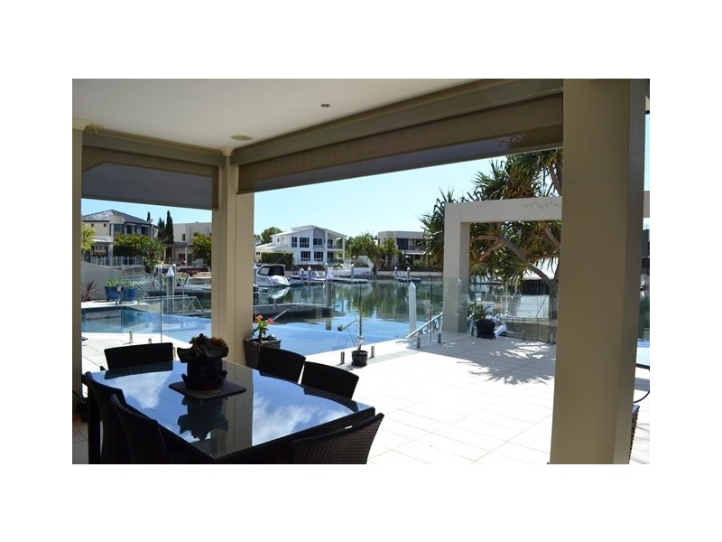 8 Kensington Mews, Sovereign Islands QLD 4216