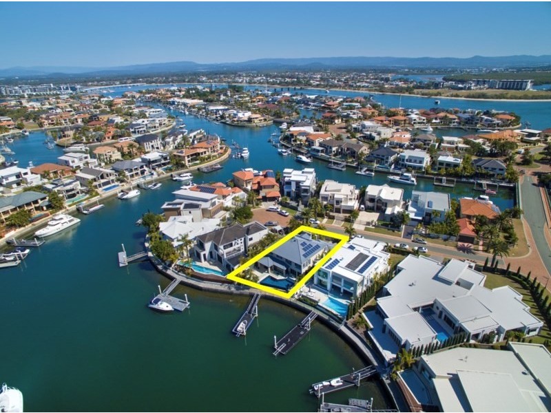 8 Kensington Mews, Sovereign Islands QLD 4216