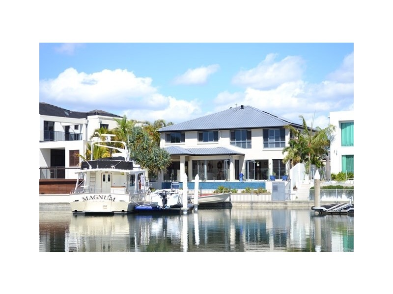 8 Kensington Mews, Sovereign Islands QLD 4216