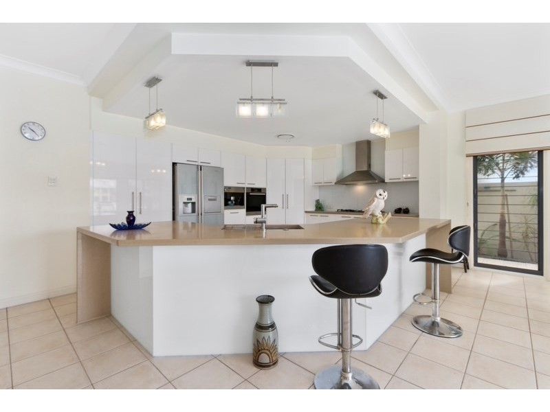 8 Kensington Mews, Sovereign Islands QLD 4216