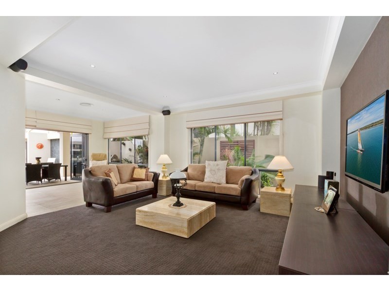 8 Kensington Mews, Sovereign Islands QLD 4216