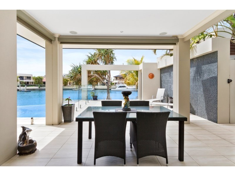 8 Kensington Mews, Sovereign Islands QLD 4216