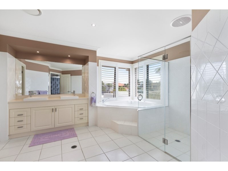 8 Kensington Mews, Sovereign Islands QLD 4216