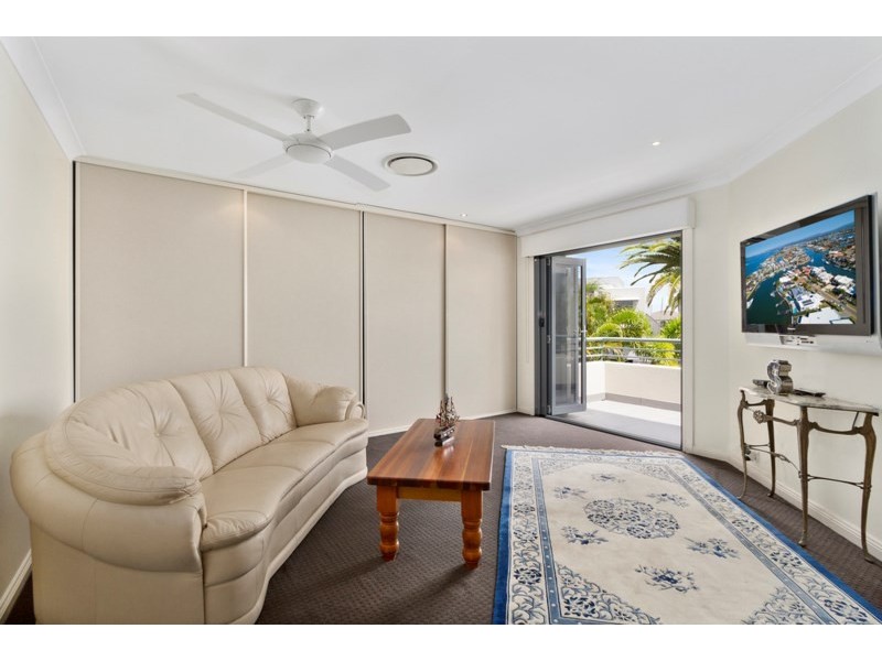 8 Kensington Mews, Sovereign Islands QLD 4216