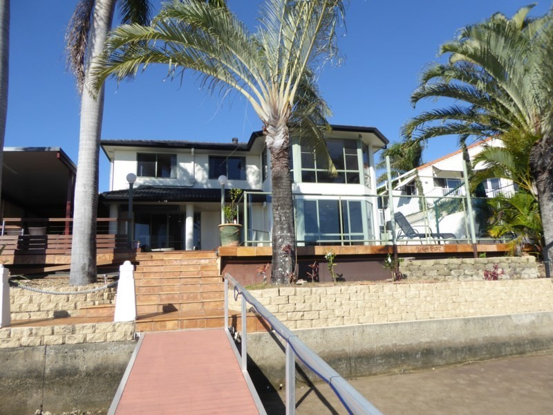 10 Folkstone Place, Runaway Bay QLD 4216