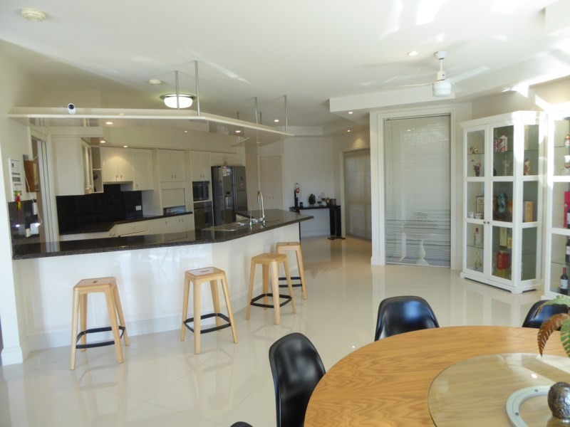 10 Folkstone Place, Runaway Bay QLD 4216