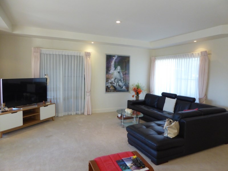 10 Folkstone Place, Runaway Bay QLD 4216