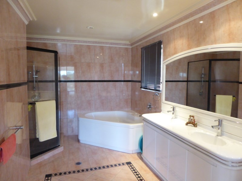 10 Folkstone Place, Runaway Bay QLD 4216