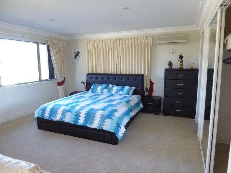 10 Folkstone Place, Runaway Bay QLD 4216