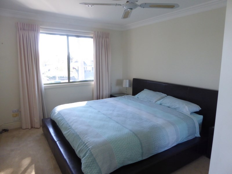 10 Folkstone Place, Runaway Bay QLD 4216