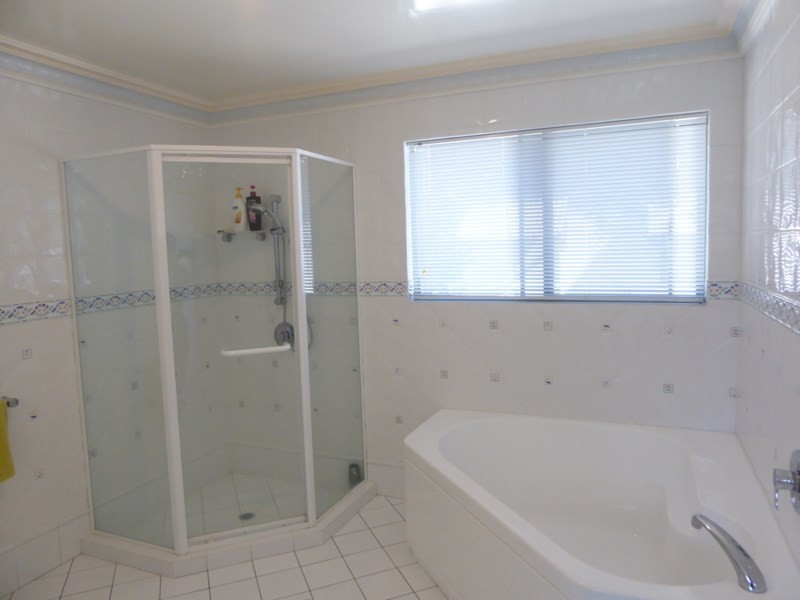 10 Folkstone Place, Runaway Bay QLD 4216