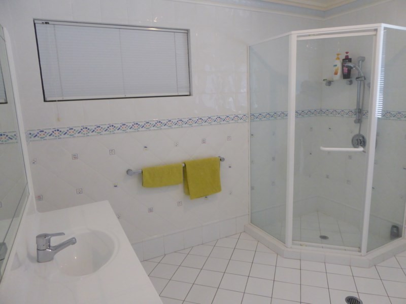 10 Folkstone Place, Runaway Bay QLD 4216