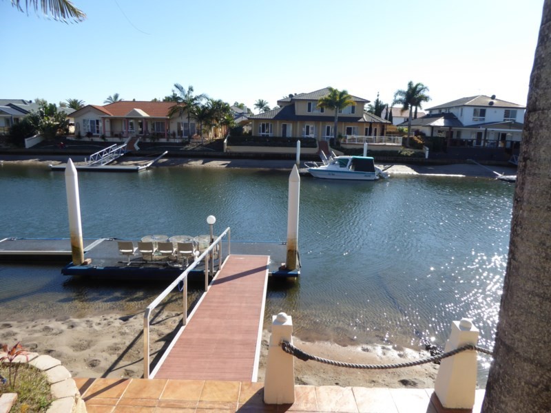 10 Folkstone Place, Runaway Bay QLD 4216