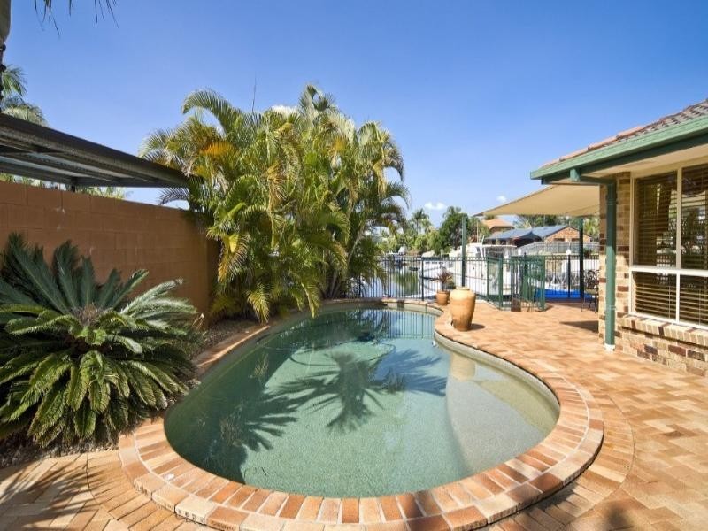 5 Erave Avenue, Runaway Bay QLD 4216
