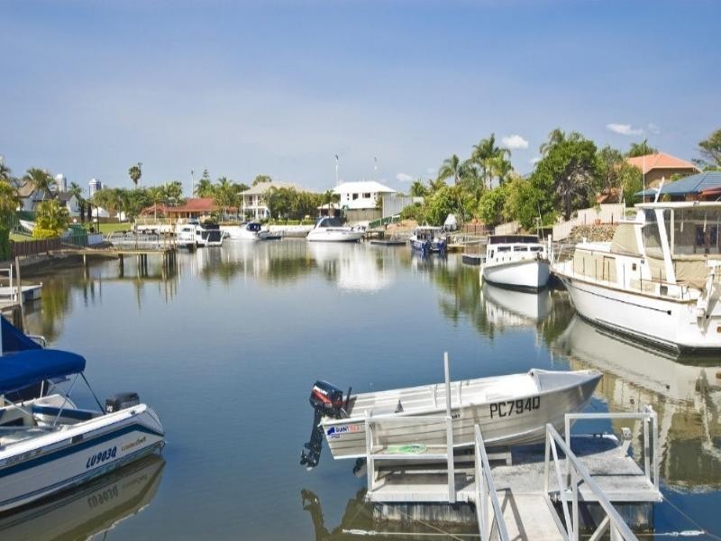 5 Erave Avenue, Runaway Bay QLD 4216