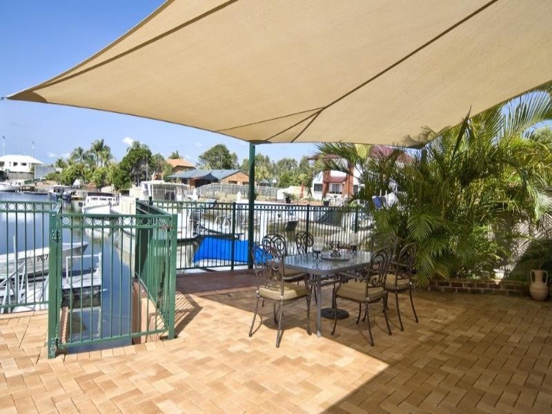 5 Erave Avenue, Runaway Bay QLD 4216