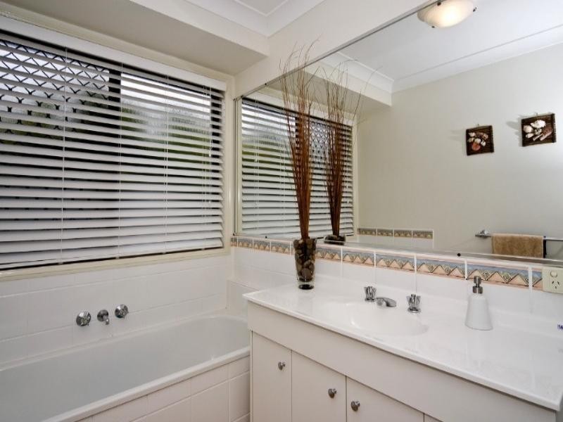 3 Deal Cove, Arundel QLD 4214