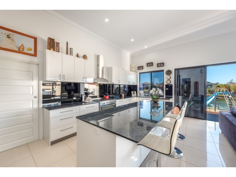 8 Longboat Place, Biggera Waters QLD 4216