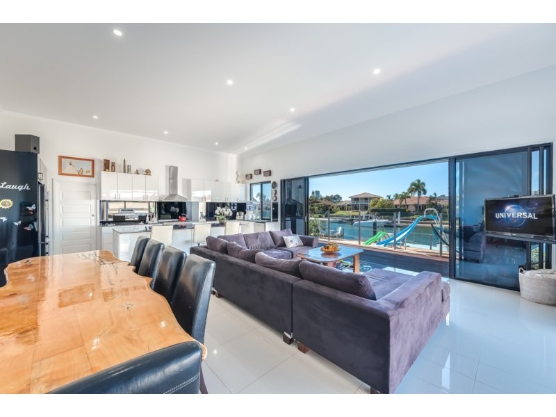 8 Longboat Place, Biggera Waters QLD 4216