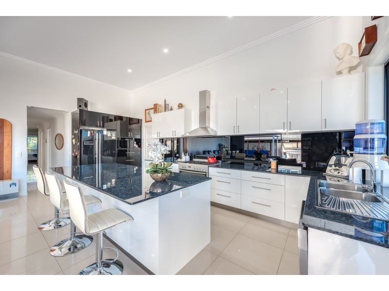 8 Longboat Place, Biggera Waters QLD 4216